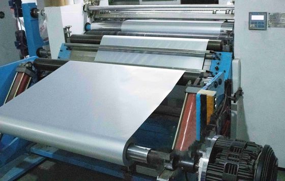 स्व चिपकने वाला चिपकने वाला लेबल कागज Kraft Label Roll मजबूत चिपकने वाला