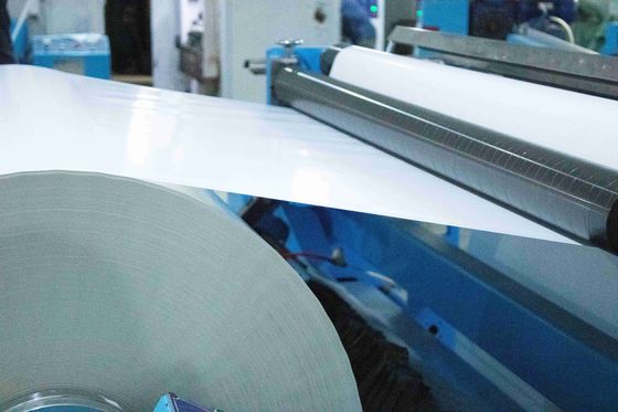 स्व चिपकने वाला चिपकने वाला लेबल कागज Kraft Label Roll मजबूत चिपकने वाला
