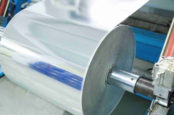 अच्छी कीमत ब्रश चांदी पीईटी आत्म चिपकने वाला लेबल सामग्री रोल 100u सतह मोटाई ऑनलाइन