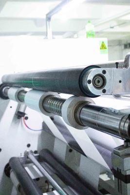 अच्छी कीमत पहनने के प्रतिरोधी पीई लेपित कागज रोल 200u सतह मोटाई एक्रिलिक गोंद प्रकार ऑनलाइन