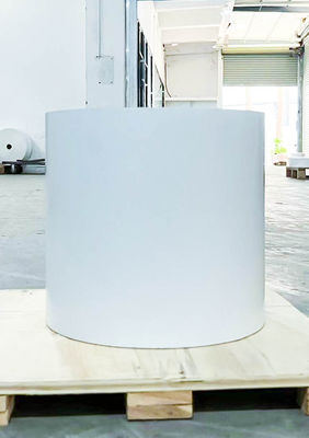 अच्छी कीमत लेपित सिंथेटिक कागज थर्मल पेपर जंबो रोल 75u सतह मोटाई तेल चिपकने वाला ऑनलाइन